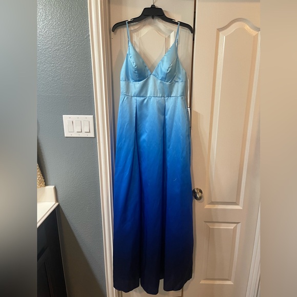 Never worn formal blue ombré dress. Size 11/12. - Picture 4 of 5